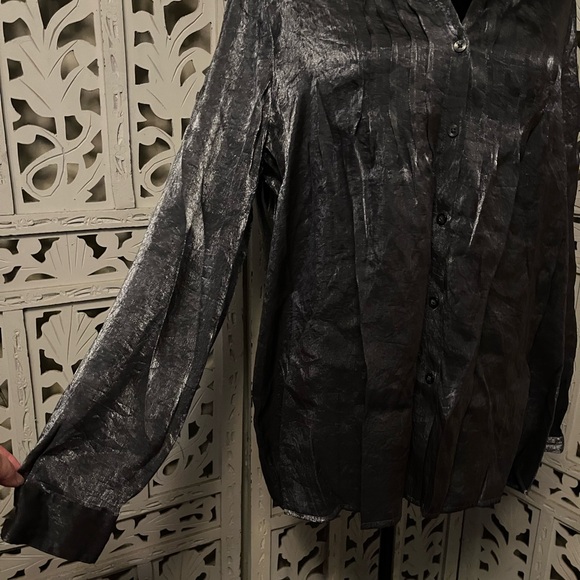 WHITE STAG SENSATIONAL SILKY SHINY BLACK BUTTON WITH COLLAR LONG SLEEVE TOP - Picture 4 of 7